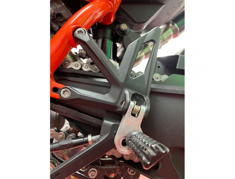 2020 2021 KTM 1290 SUPERDUKE R LOWERING PEGS